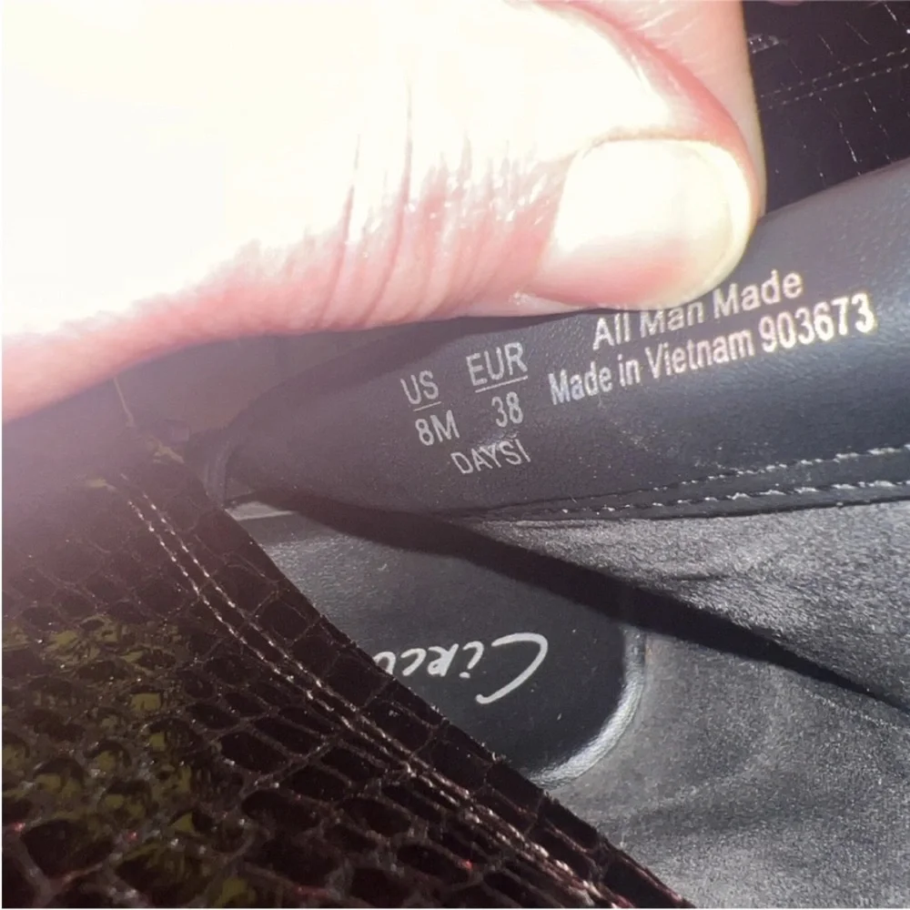 Sam Edelman Daysi Burgundy Croc Ankle Boots 8 - Picture 6 of 8